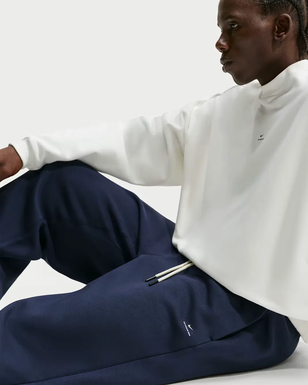 Мужские баскетбольные брюки Therma-FIT с начесом и открытым низом Nike Standard Issue, Midnight Navy/Pale Ivory — фото 4