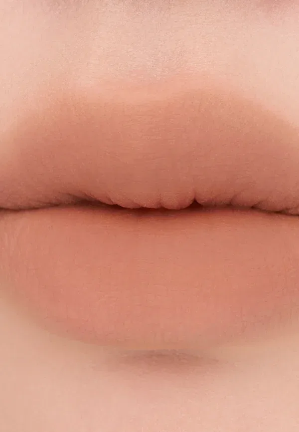Губная помада матовая Color Lip Matte Rom&Nd Teddy Beige 8 г — фото 3
