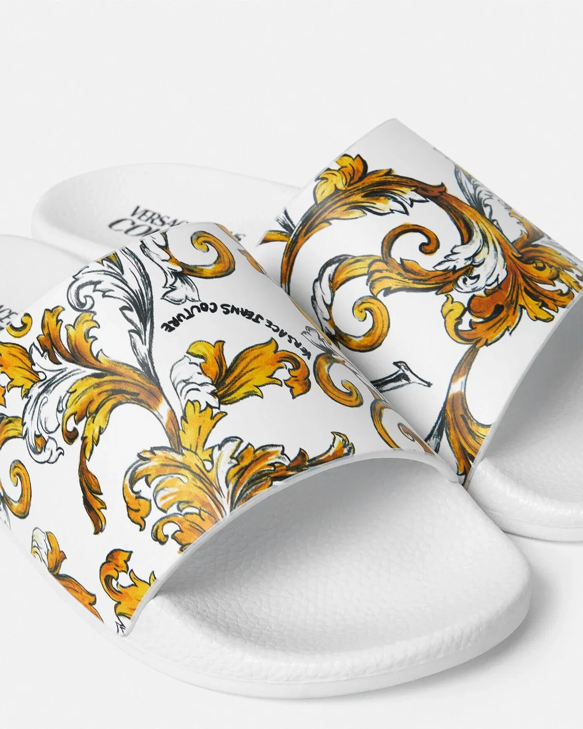 Сланцы VERSACE с контурным рисунком Барокко Shelly, белый — фото 2