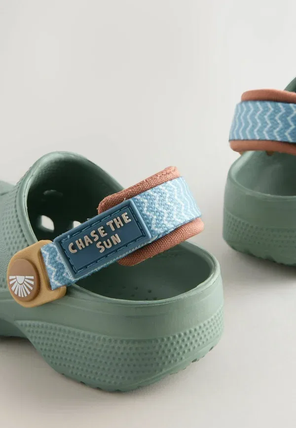 Клоги синтетические Regular fit - tape strap clogs Next, sage green, зеленый — фото 4