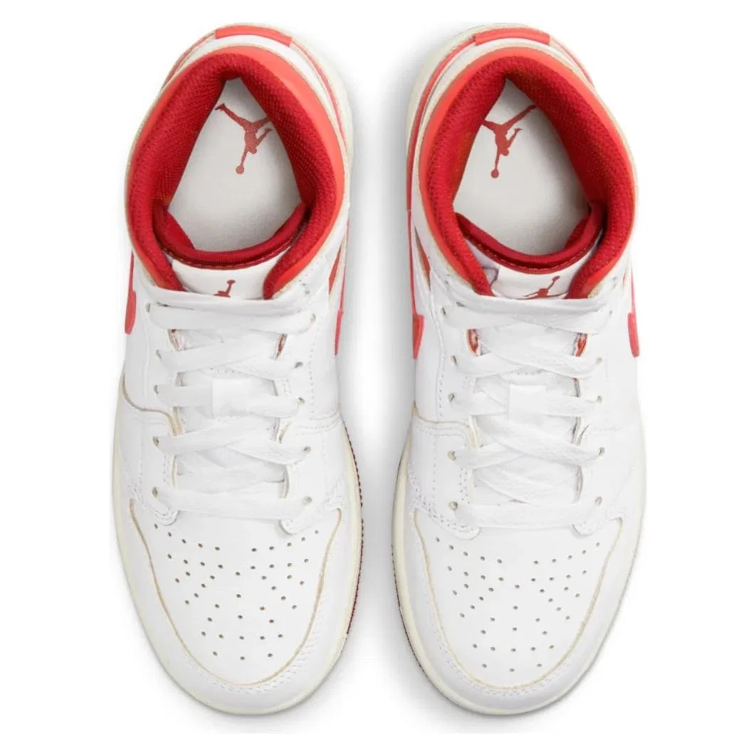 Детские кроссовки для мальчиков с принтом Air Jordan 1 Mid SE Big Kids Shoes NIKE, White Lobster Dune Red Sail — фото 2