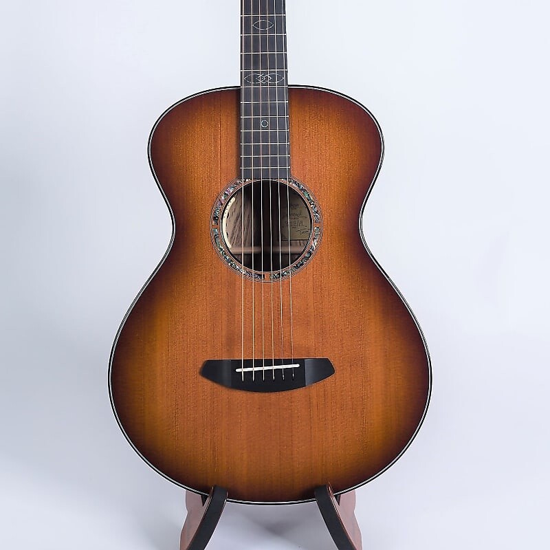 

Breedlove Masterclass Custom Concertina E Tea Burst, Redwood/Myrtlewood Masterclass Custom Concertina E , Redwood/Myrtlewood