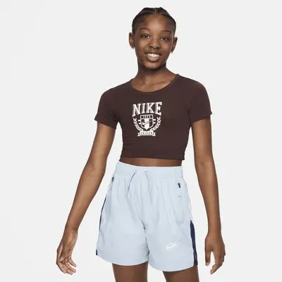 

Футболка Nike Sportswear Big Kids (Girls') Graphic T-Shirt, цвет Earth