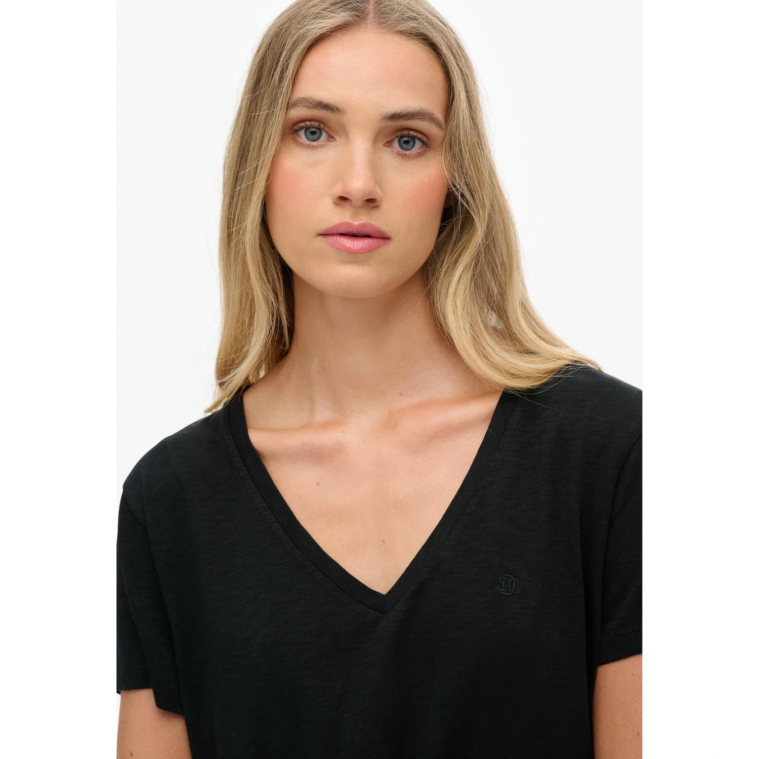 Женская футболка с V-образным вырезом Superdry, Black — фото 4