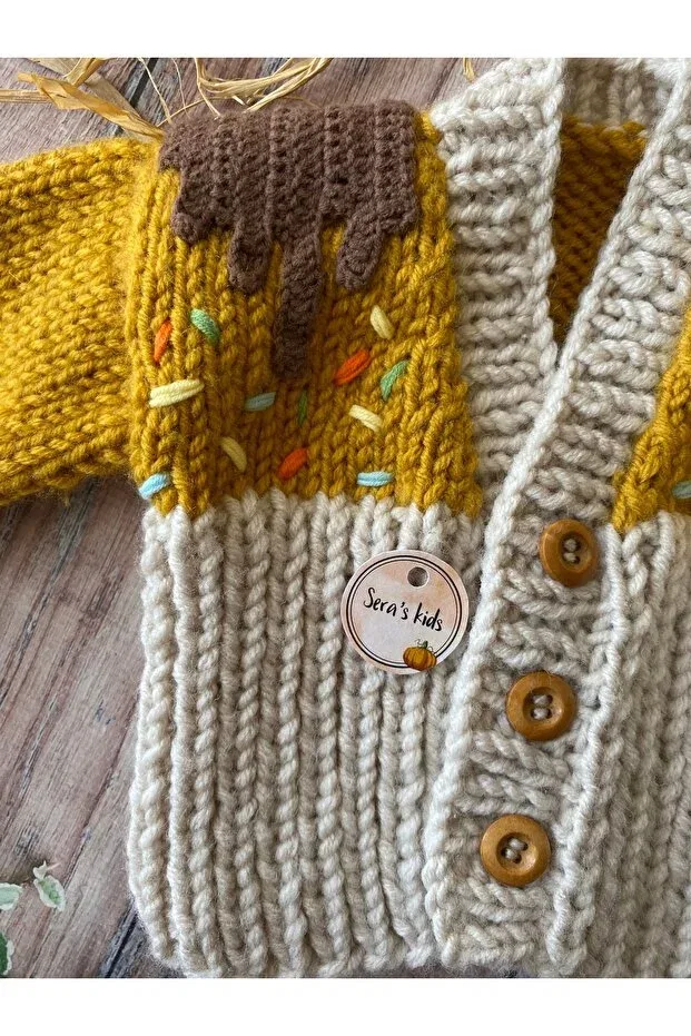 Детский кардиган с принтом Hand knitted unisex cupcake pattern elastic baby cardigan Seraskids, Beige — фото 4