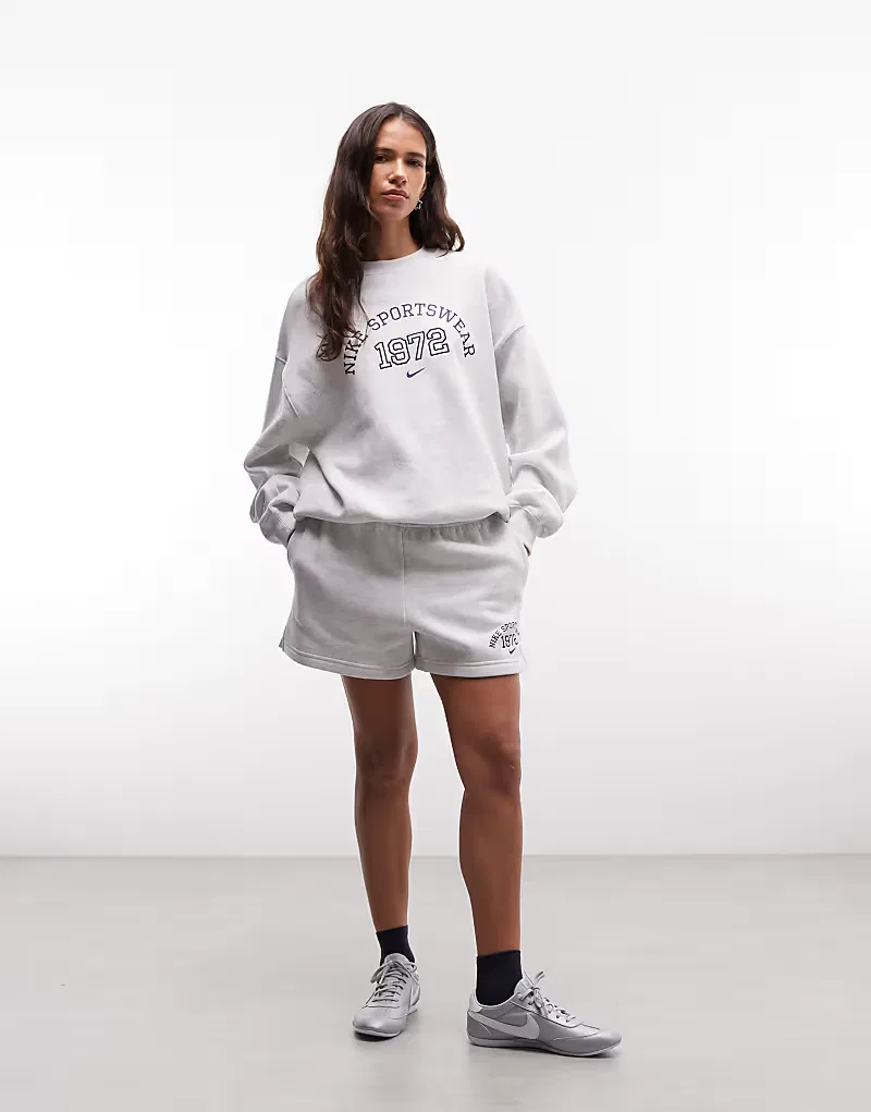 Спортивные шорты Nike Studio Fleece светло-серый