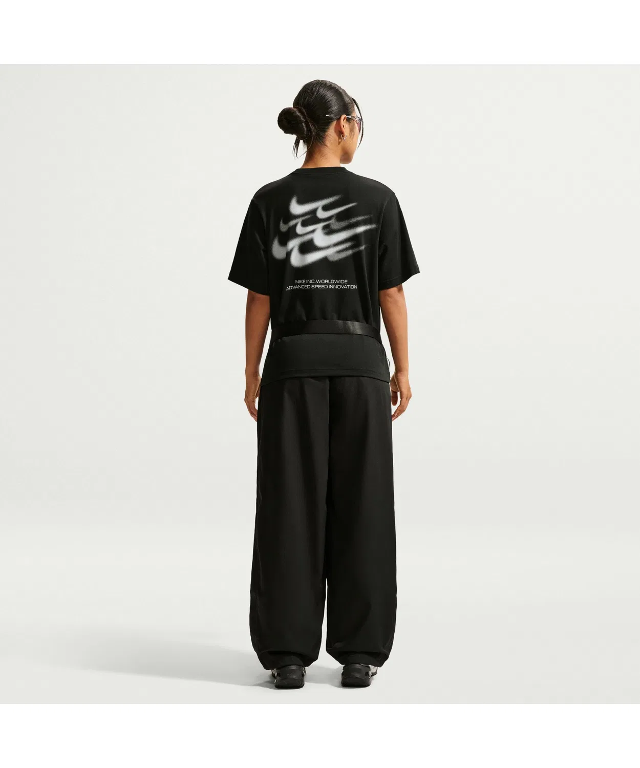 Женские свободные спортивные брюки Nike Essential Track Pants, Black — фото 2
