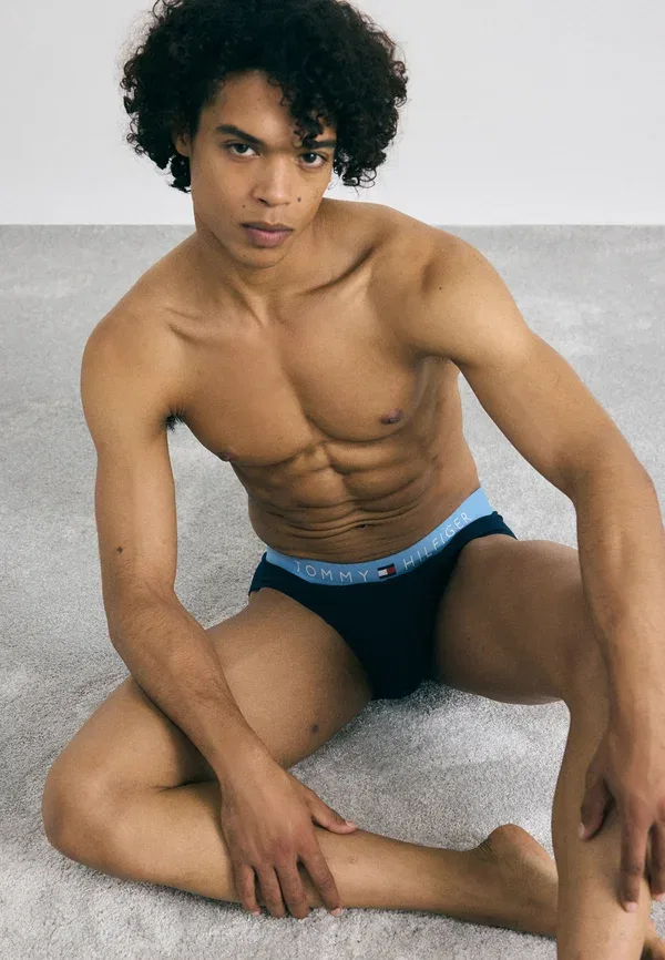 Комплект из 3 трусов Body-hugging Original brief 3 pack Tommy Hilfiger black, черный
