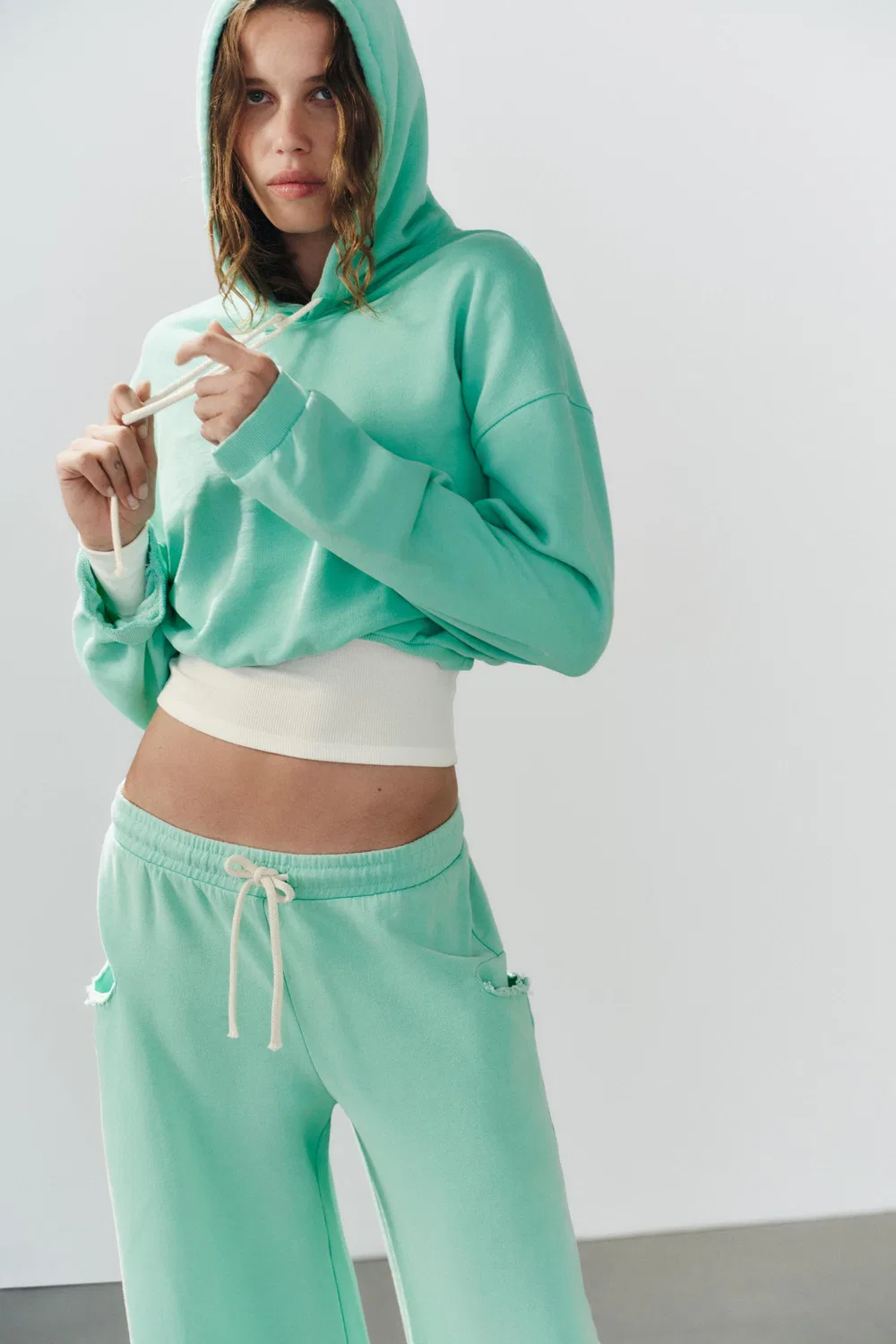 Укороченная неоновая толстовка ZARA, Blue/Green — фото 2