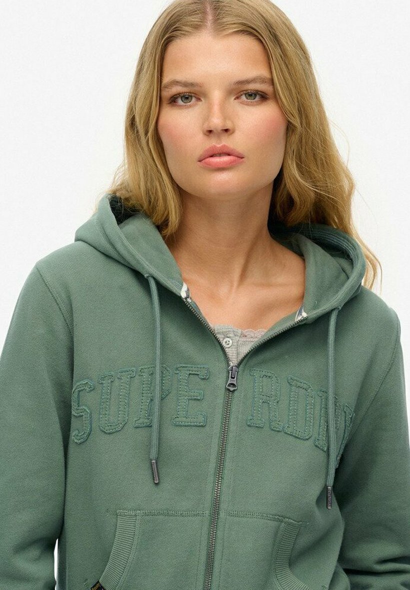 Толстовка на молнии ATHLETIC ESSENTIALS TONAL CROPPED Superdry, зеленый — фото 3