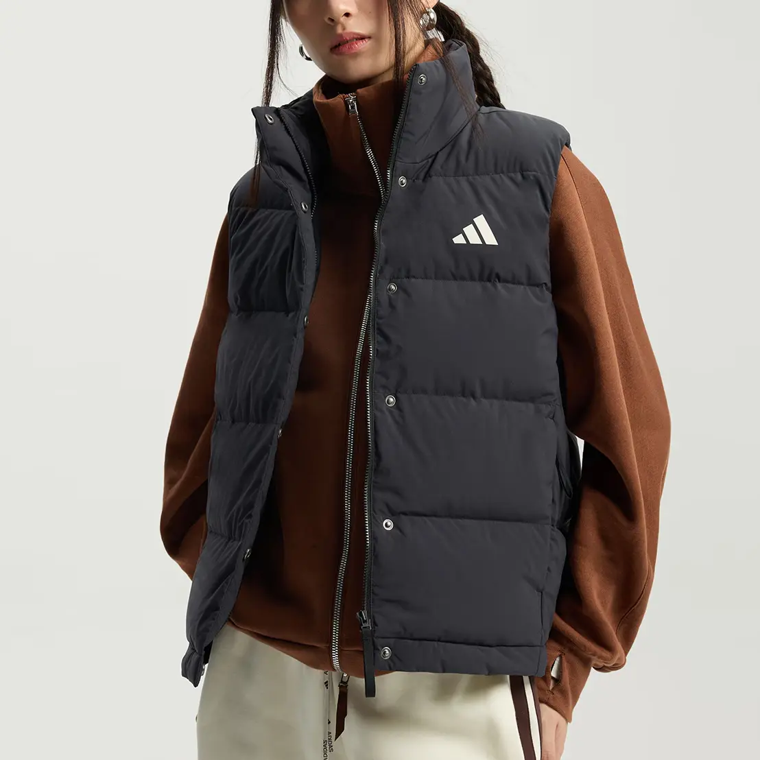 Adidas Пуховая жилетка женская черная — фото 4