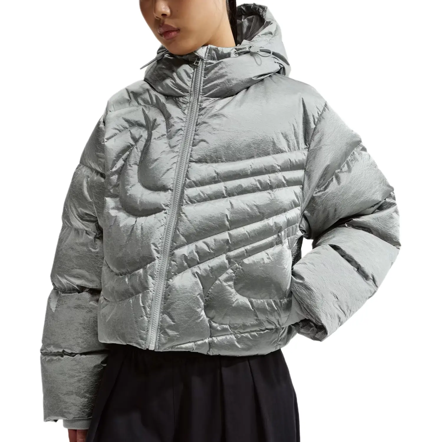 

Куртка-пуховик oversize Therma-FIT для женщин из серии Swoosh Nike, metallic серебро/светло-smoke серый