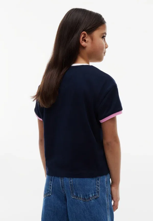 Футболка с принтом Crest tee Tommy Hilfiger dark night темно-синий — фото 3