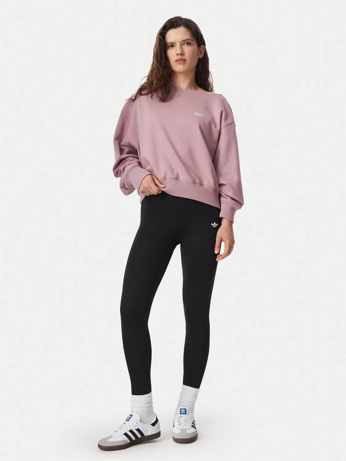 Женская толстовка стандартного кроя Essentials Fleece Boatneck Sweatshirt Adidas, розовый — фото 2