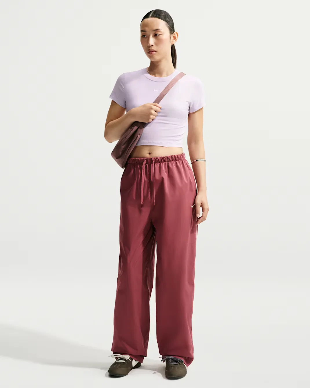 Женская укороченная футболка Nike Sportswear Chill Knit, Bleached Lilac — фото 4