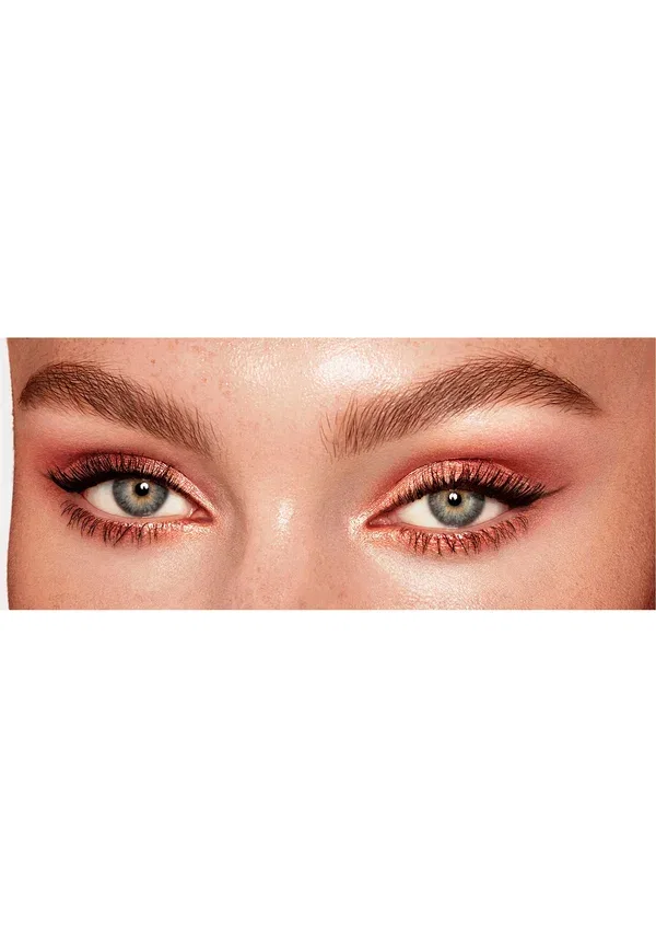 Кисть для растушевки теней - кисть для макияжа Charlotte Tilbury — фото 2