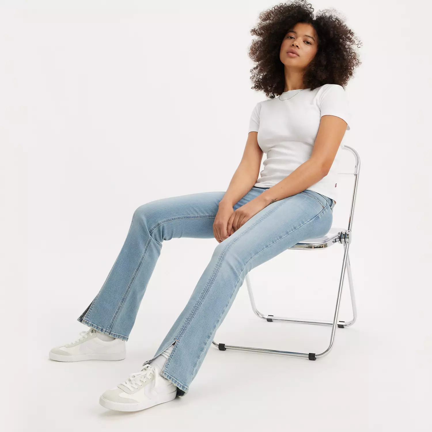 

Супернизкие женские джинсы со швами Levi's, цвет The Small Idea - Medium Wash