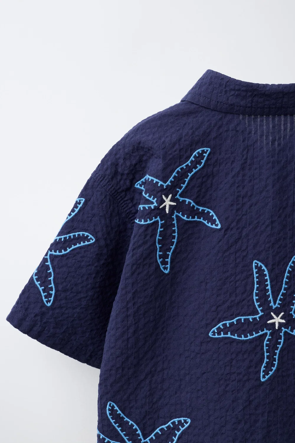 Рубашка из сирсакера с вышитыми звездами ZARA, Navy Blue — фото 4