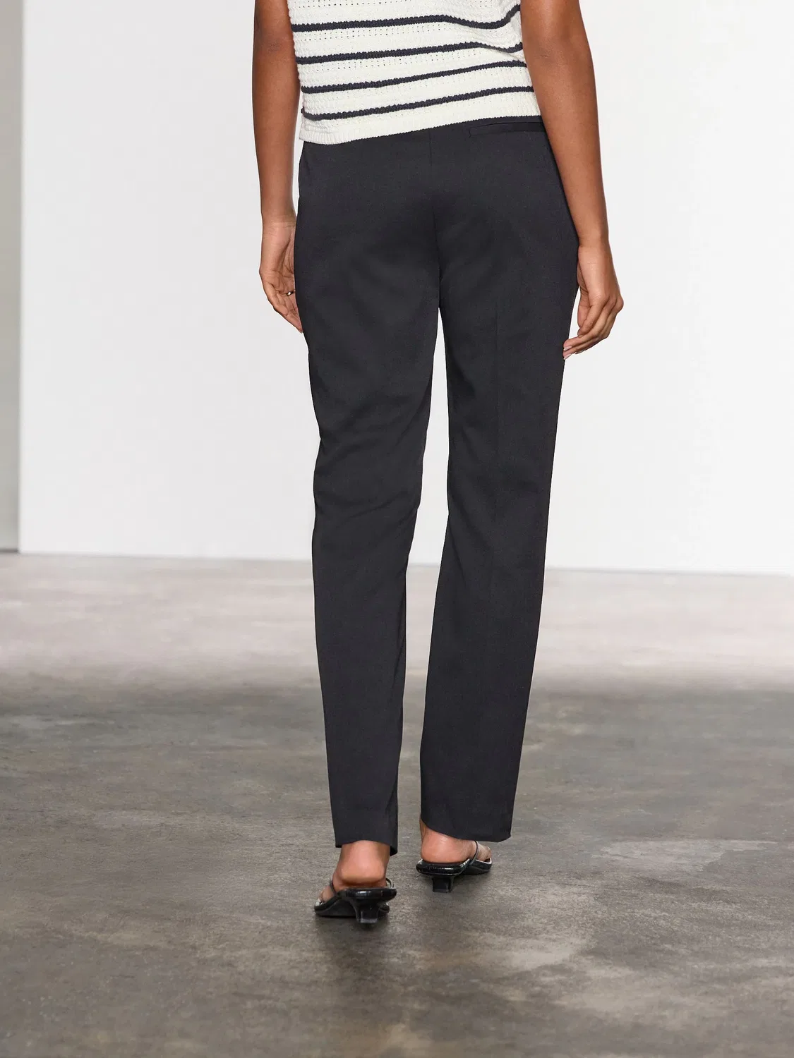 Брюки зауженные, текстурированная ткань, Black Slim Tailored Next, черный — фото 4
