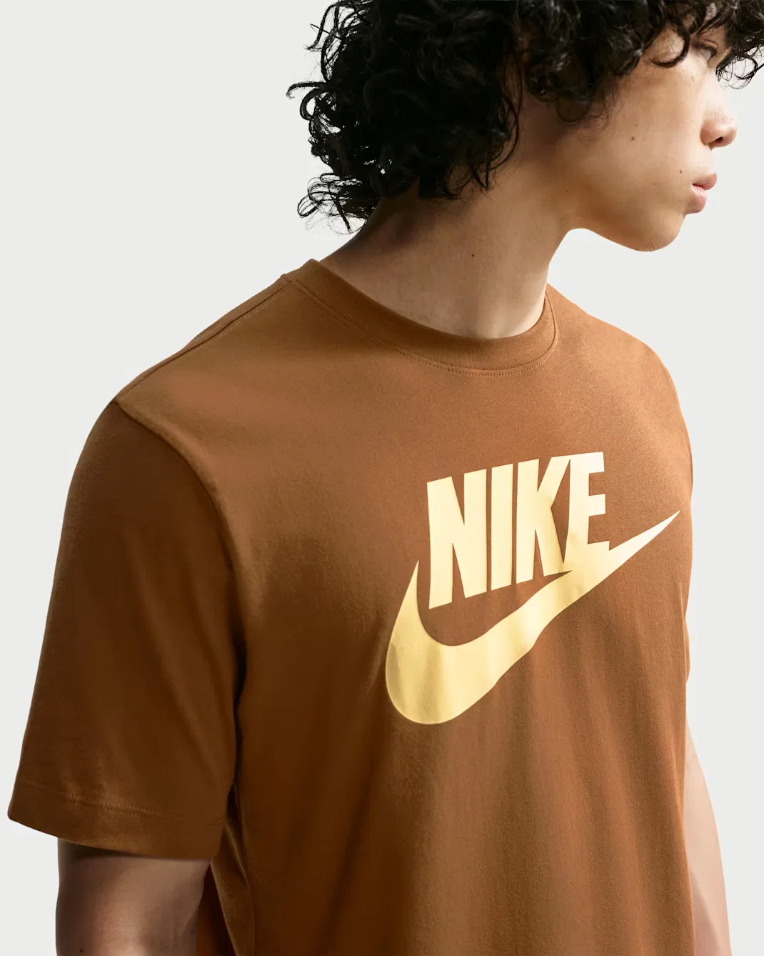 Мужская футболка Nike Sportswear, Ale Brown — фото 3