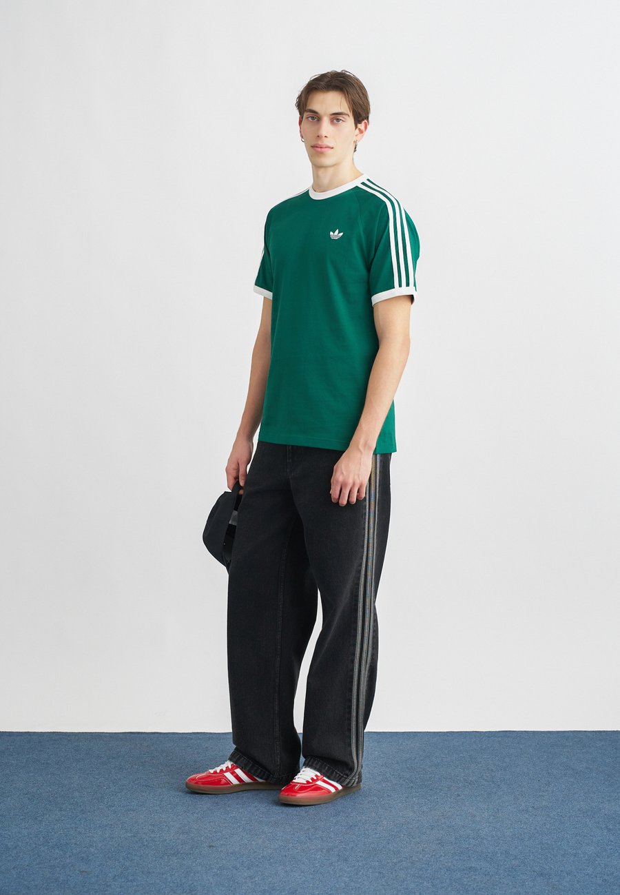 Футболка Adidas Originals TEE, Collegiate Green/Dark Green — фото 2