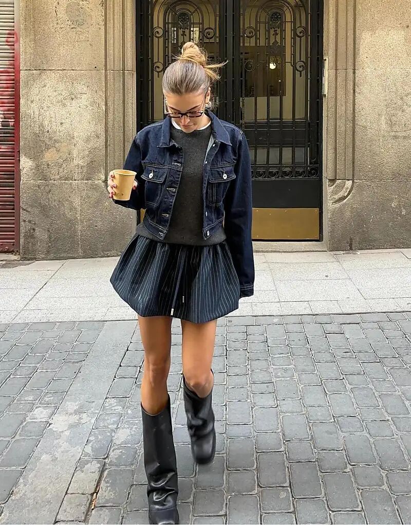 

Укороченная джинсовая куртка Bershka синего цвета