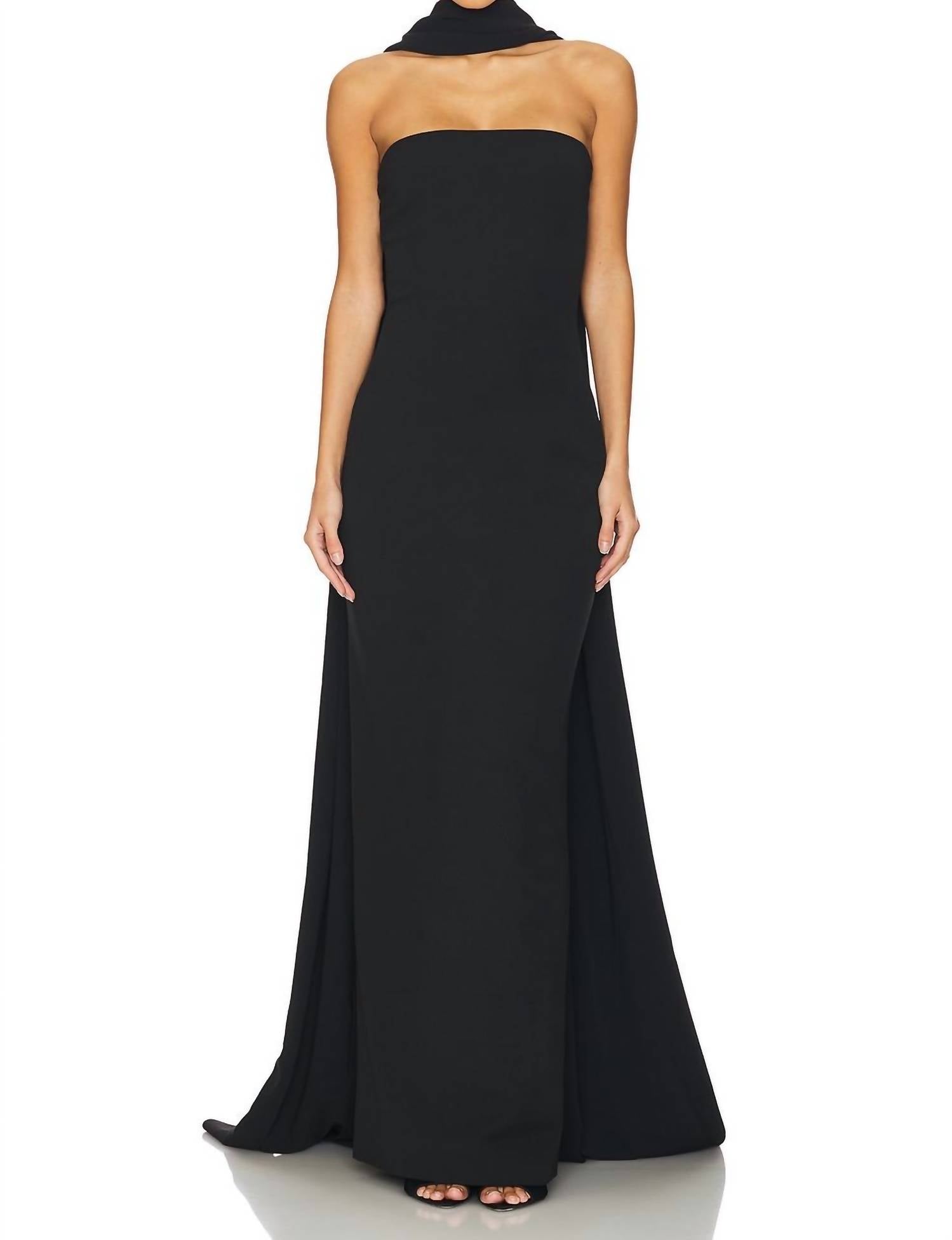 

Аинхоа Макси-платье в черном цвете Solace London