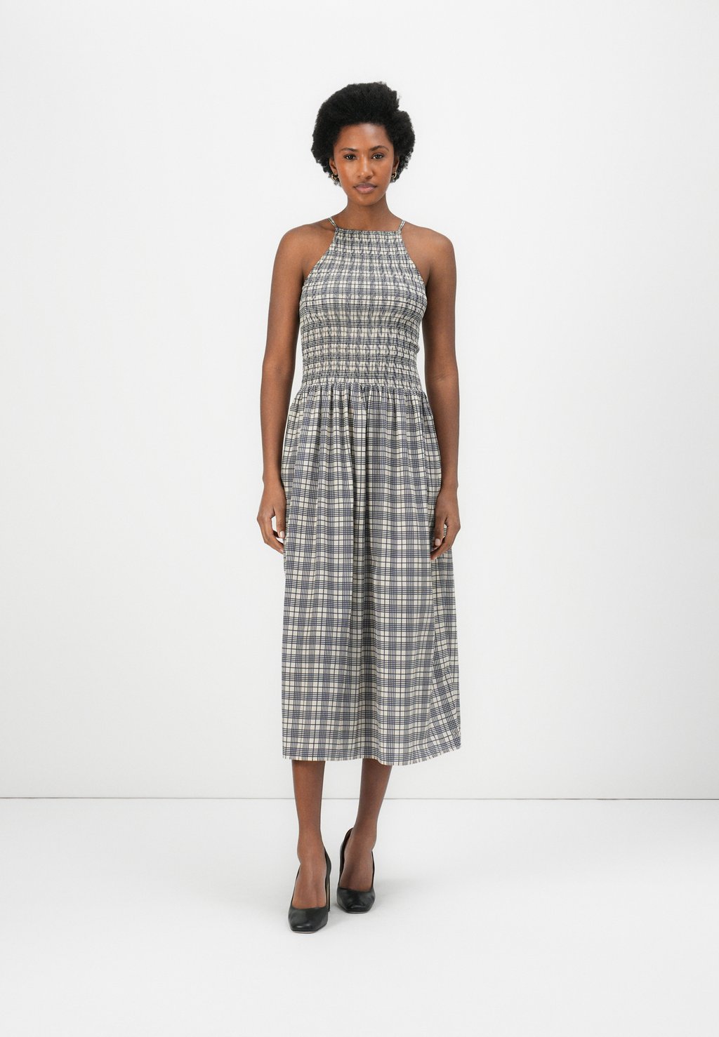 

Повседневное платье SHIRRED SLEEVELESS MIDI DRESS Tommy Hilfiger, светло-голубой