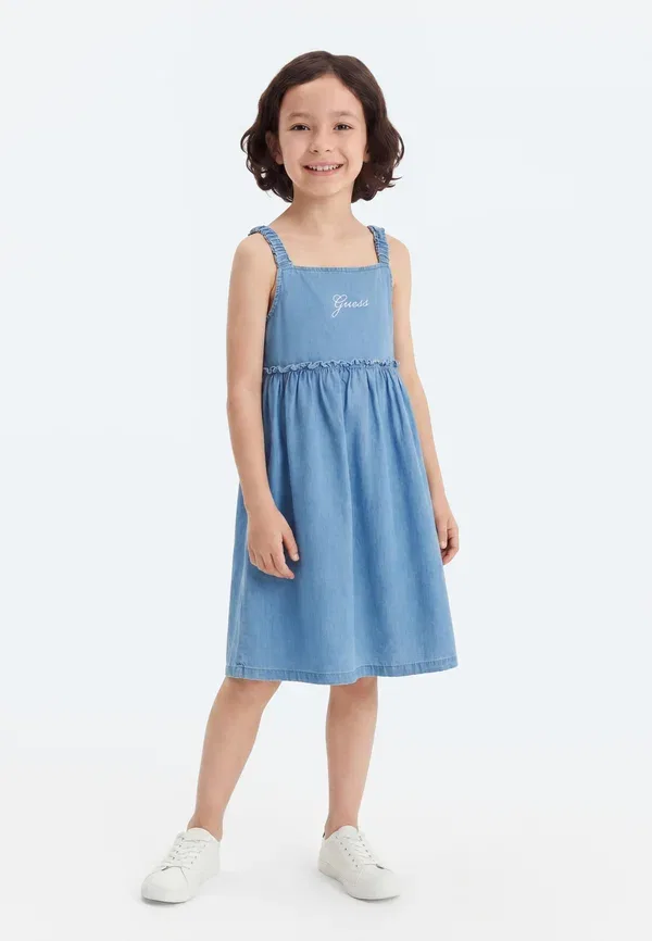 Платье-комбинация джинсовое Junior chambray tank dress Guess, цвет голубая имперская стирка