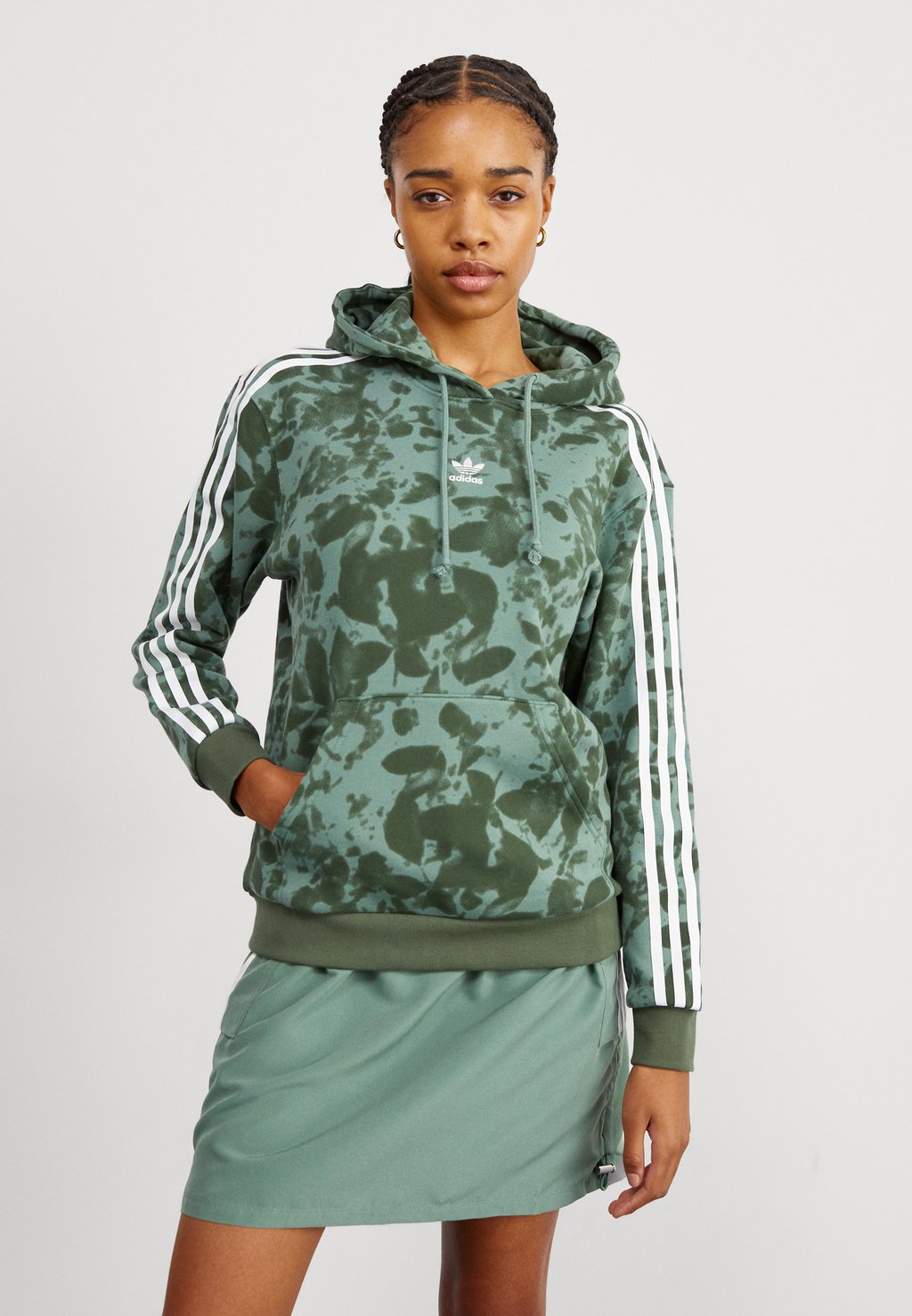 

Толстовка Hoodie adidas Originals, цвет trace green/shadow green