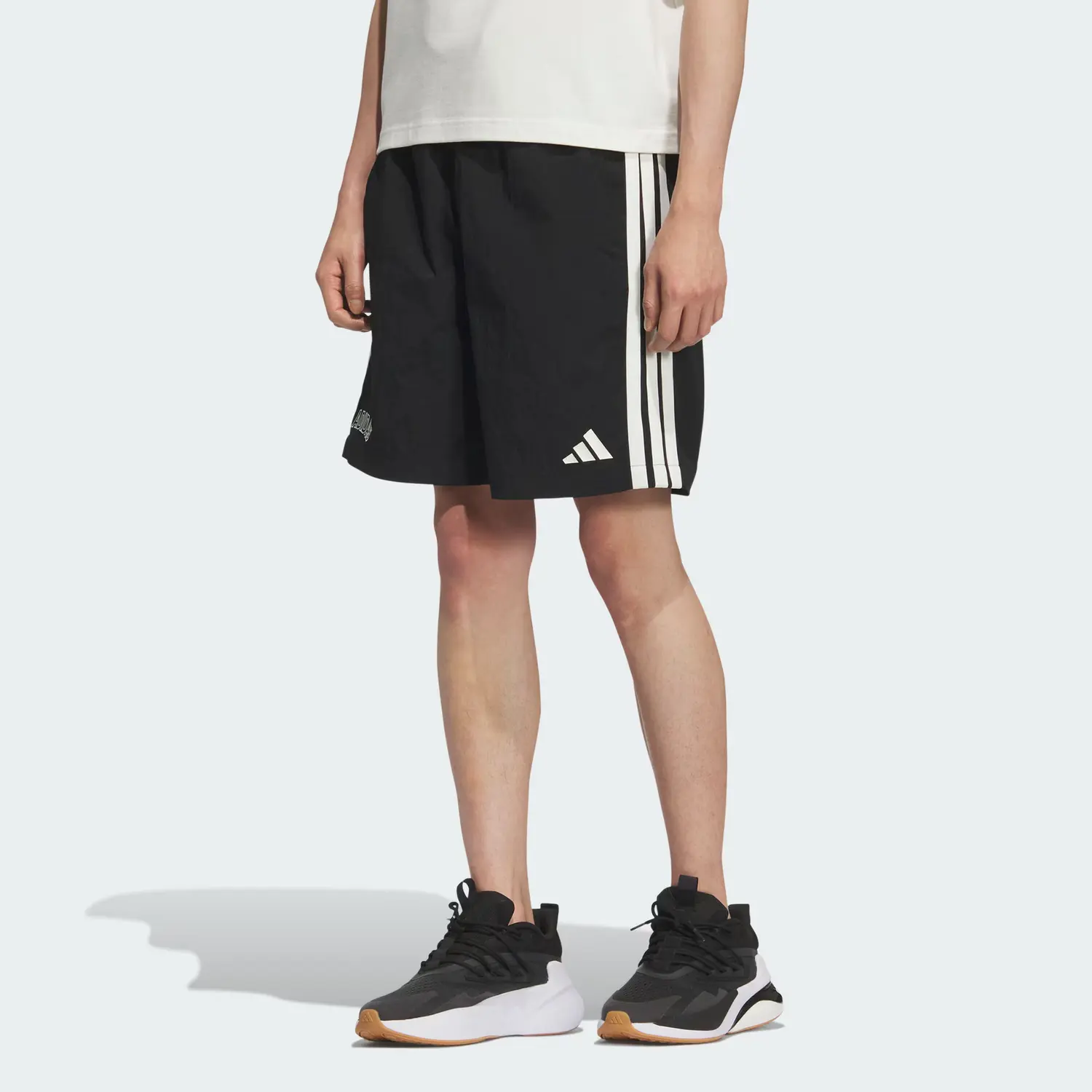 Современные спортивные шорты мужские woven Adidas, черный — фото 4