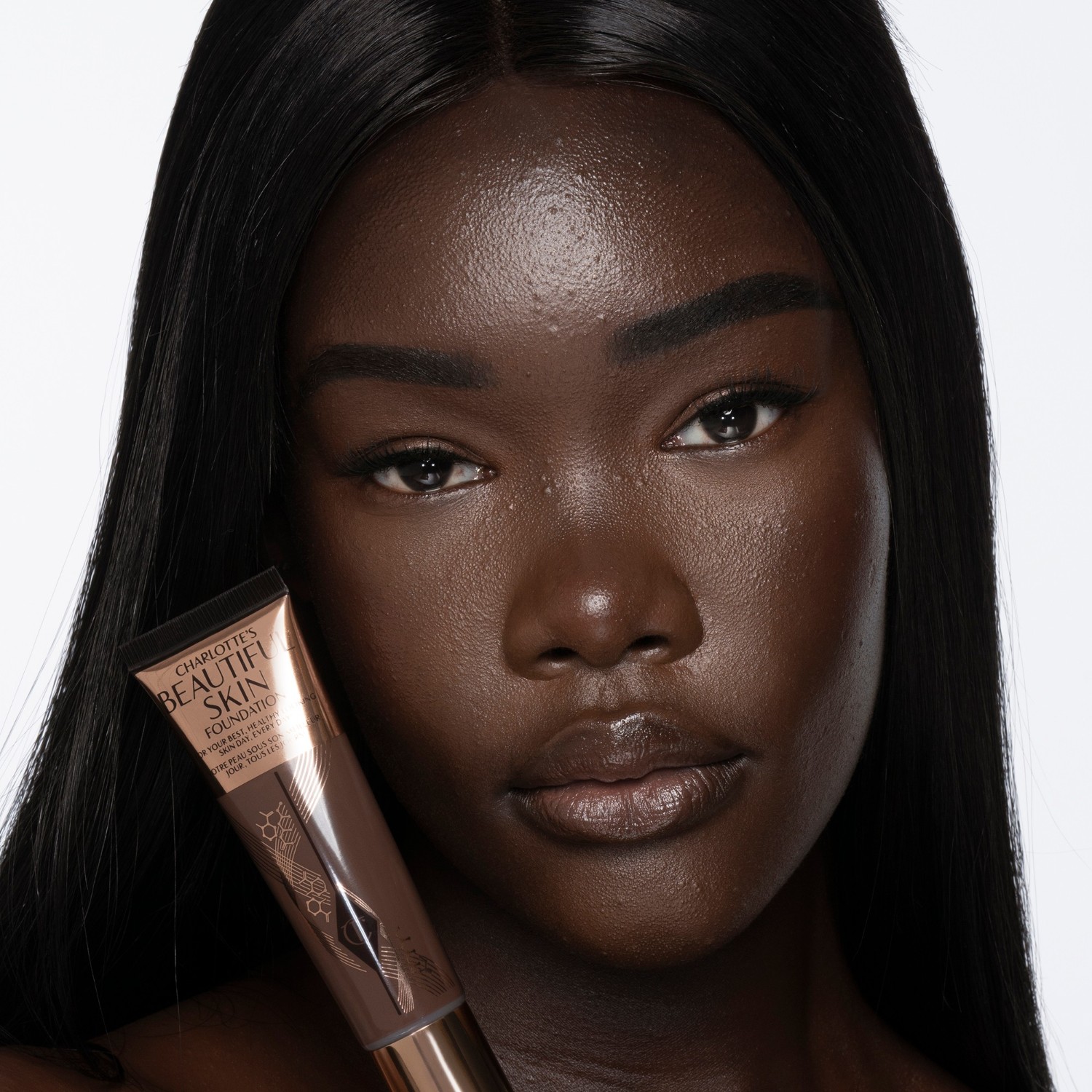 Тональный крем для лица beautiful skin Charlotte Tilbury, 17 - neutral, объем 30 мл — фото 2
