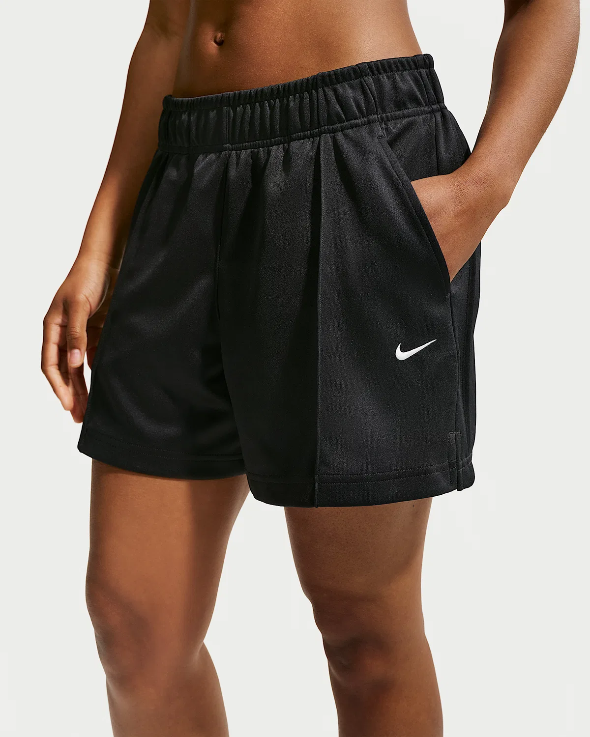 Женские шорты для бега Nike Sportswear из полиэстера со средней посадкой, Black/Black/Sail — фото 2