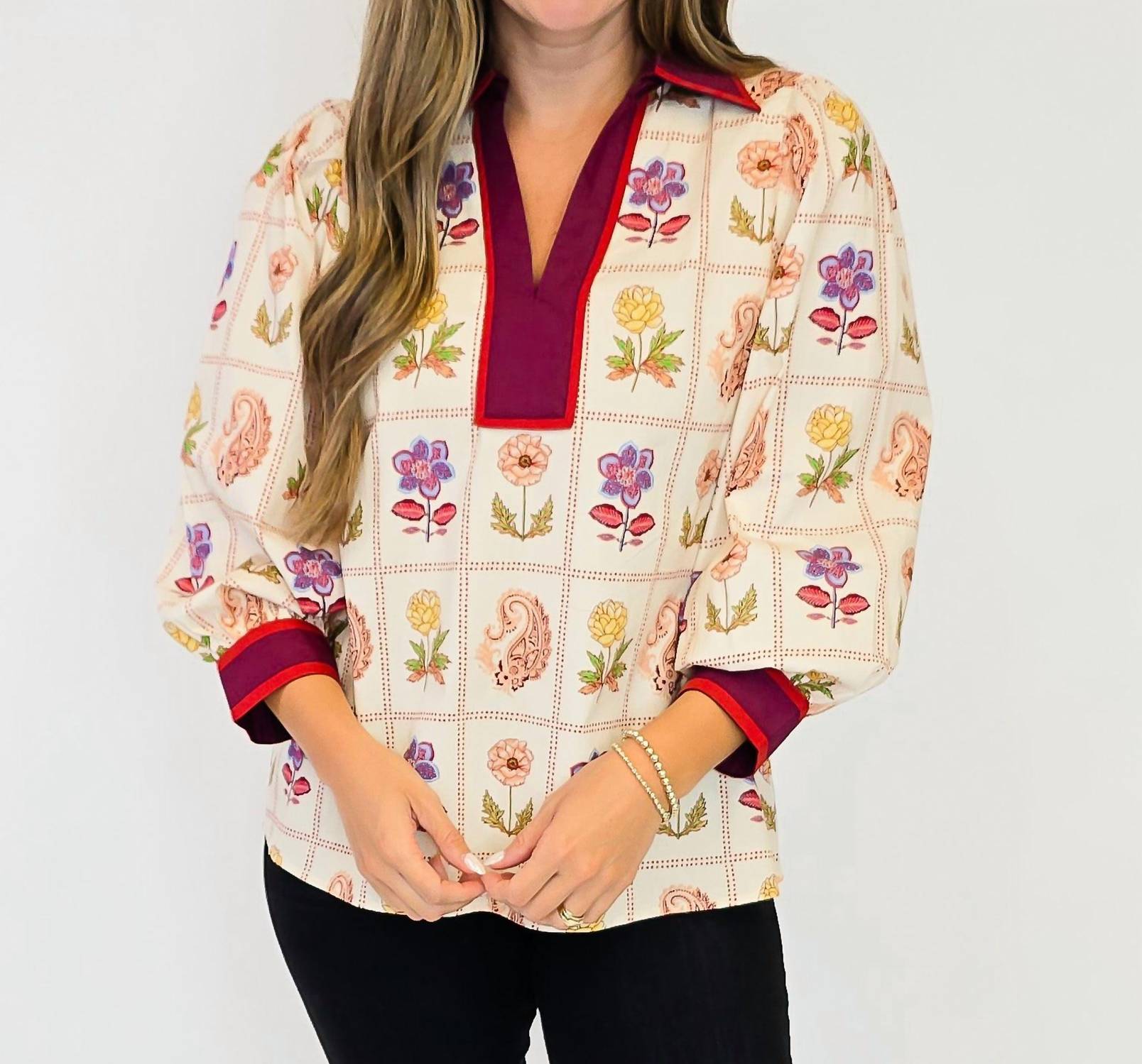 

Entro Топ с цветочным принтом, контрастным вырезом и разрезом на шее, цвет экрю