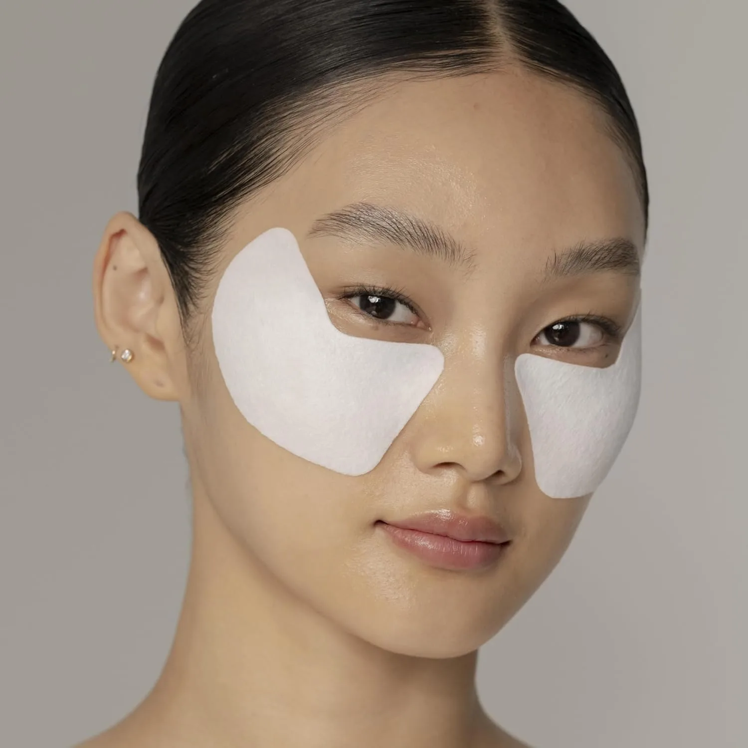 Shiseido Vital Perfection Uplifting and Firming Express Eye Mask - маска для области вокруг глаз с чистым ретинолом для подтяжки и упругости, против темных кругов и мешков 1 шт. (24 шт.) — фото 3