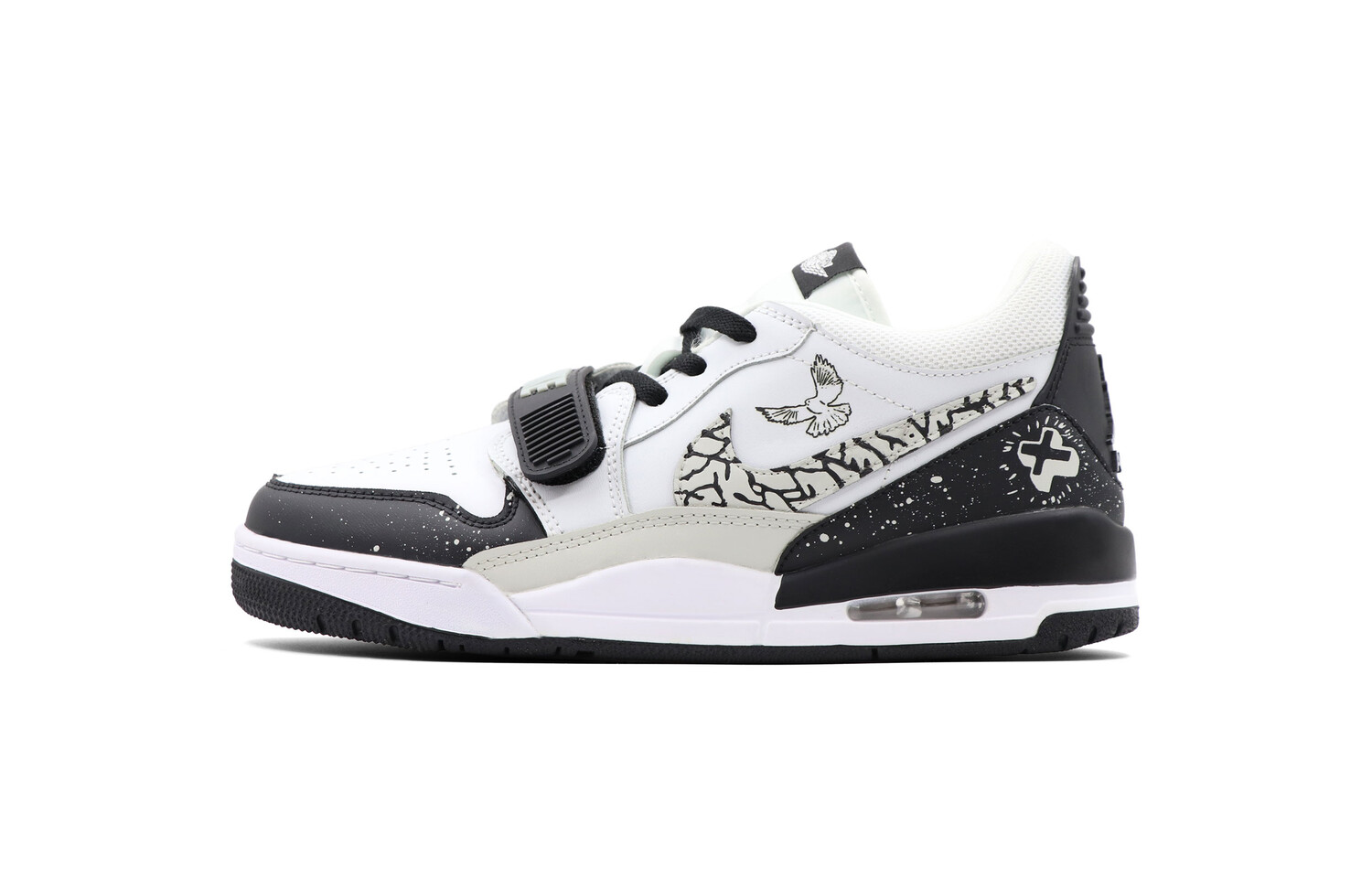 

Баскетбольные кроссовки Legacy 312 Vintage Men Low-Top Black/White Jordan