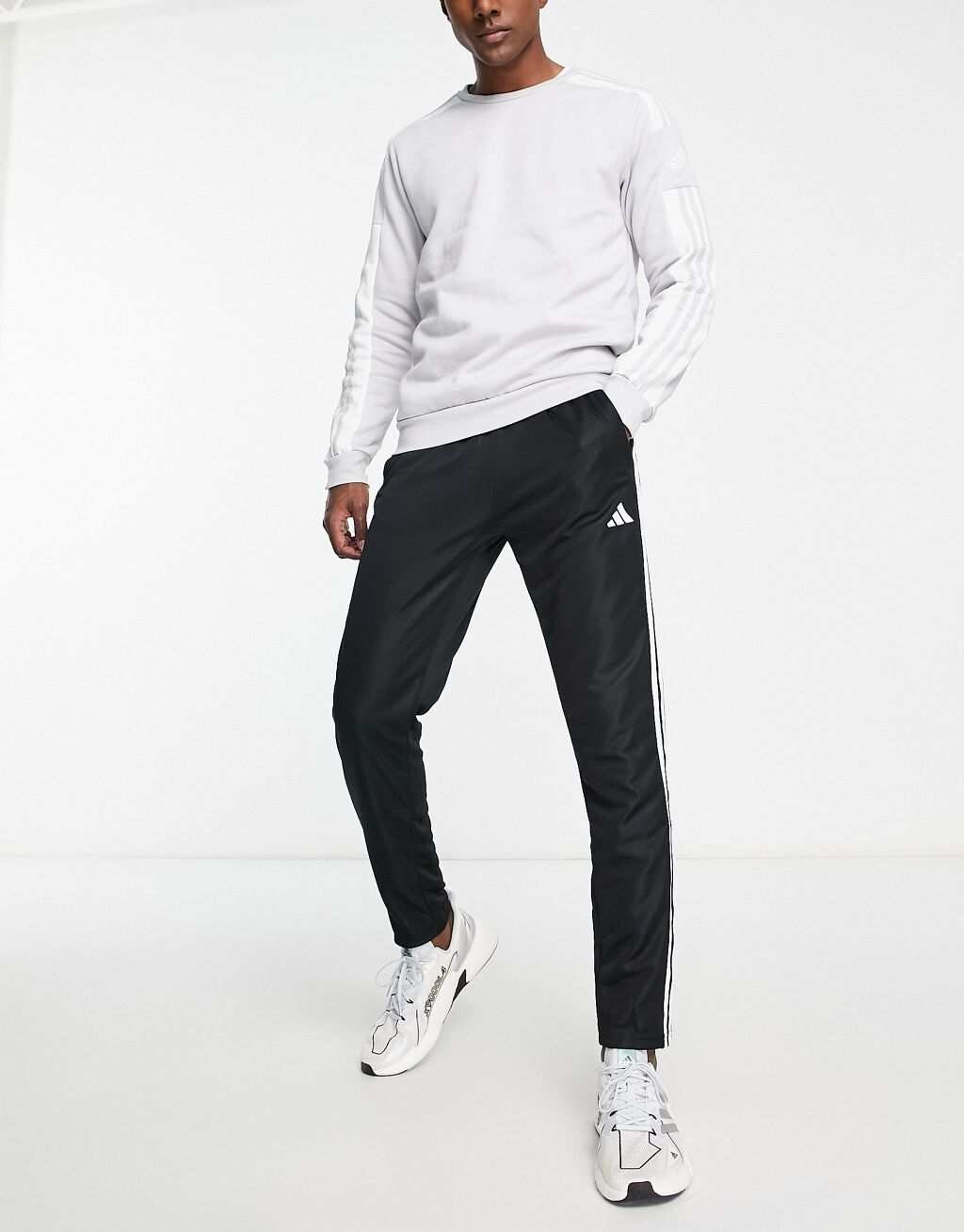 

Черные джоггеры с 3 полосками adidas Training Train Essentials