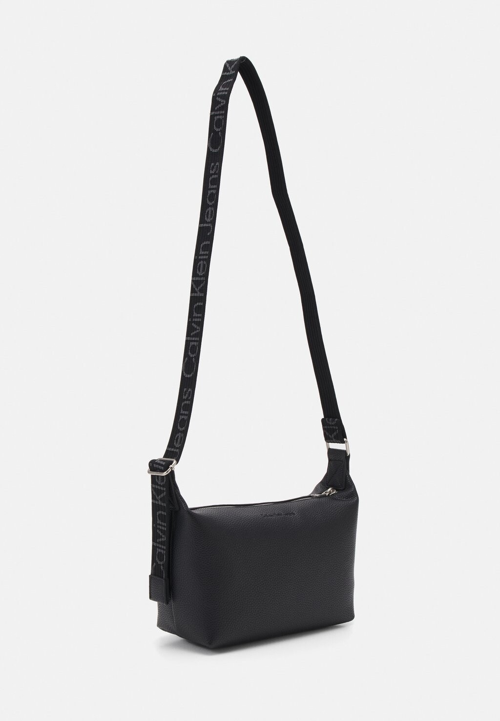 

Сумочка ULTRALIGHT SHOULDERBAG Calvin Klein, черный