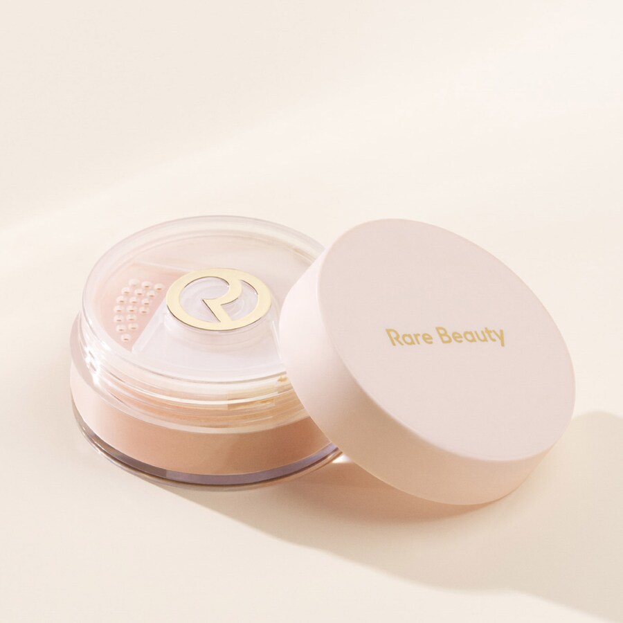 Всегда оптимистка. Пудра для фиксации макияжа Soft Radiance. Rare Beauty by Selena Gomez, 0.33 oz/9.5g, Light Medium — фото 4