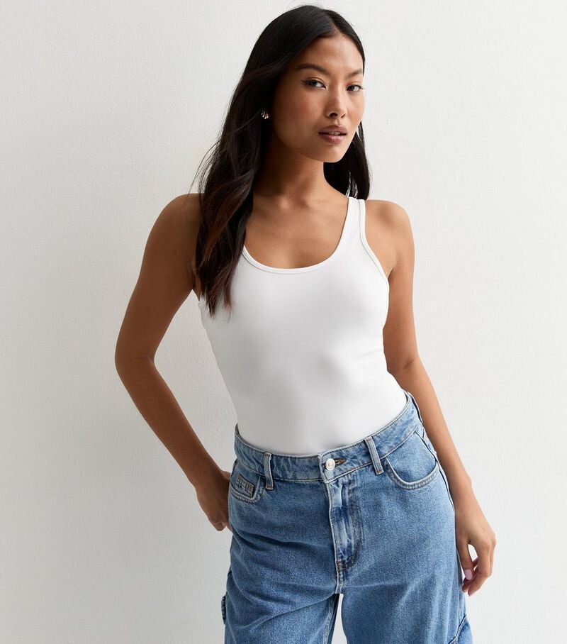 

Белое эластичное боди-стринги Petite с круглым вырезом New Look, белый