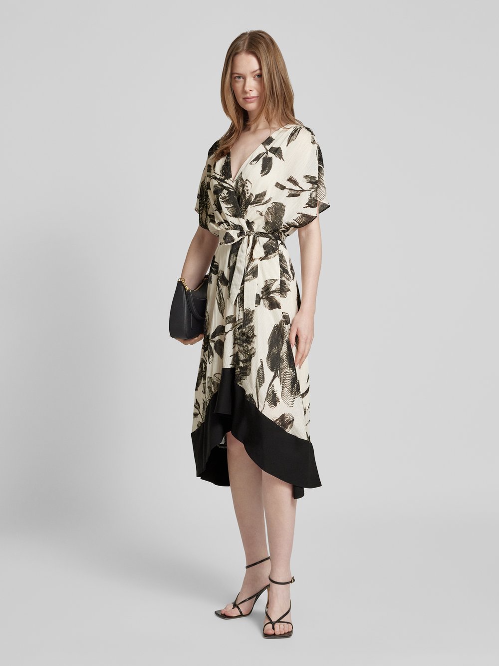 

Платье миди с эффектом запаха DKNY, экрю