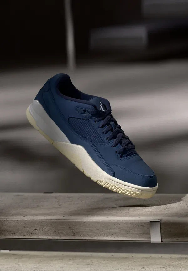 Кроссовки тренировочные Jordan Flight Court, obsidian/sail/coconut milk/light midnight, цвет обсидиан/парус/кокосовое молоко/светлая полночь