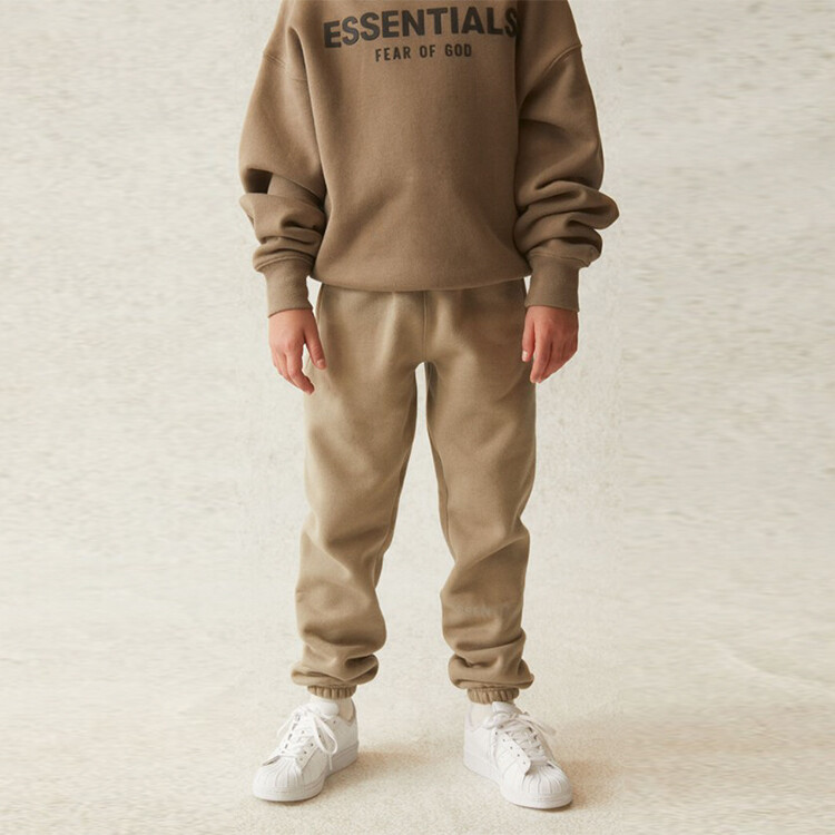 Детские трикотажные спортивные штаны Fear Of God Essentials, цвет Moss — фото 3