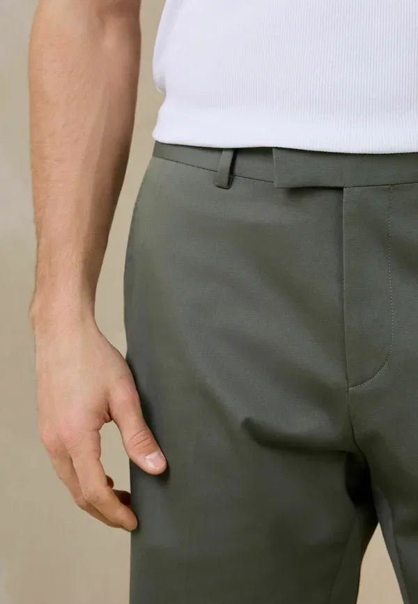 Шорты Next, Regular fit pleated smart chino shorts, цвет шалфейно-зеленый