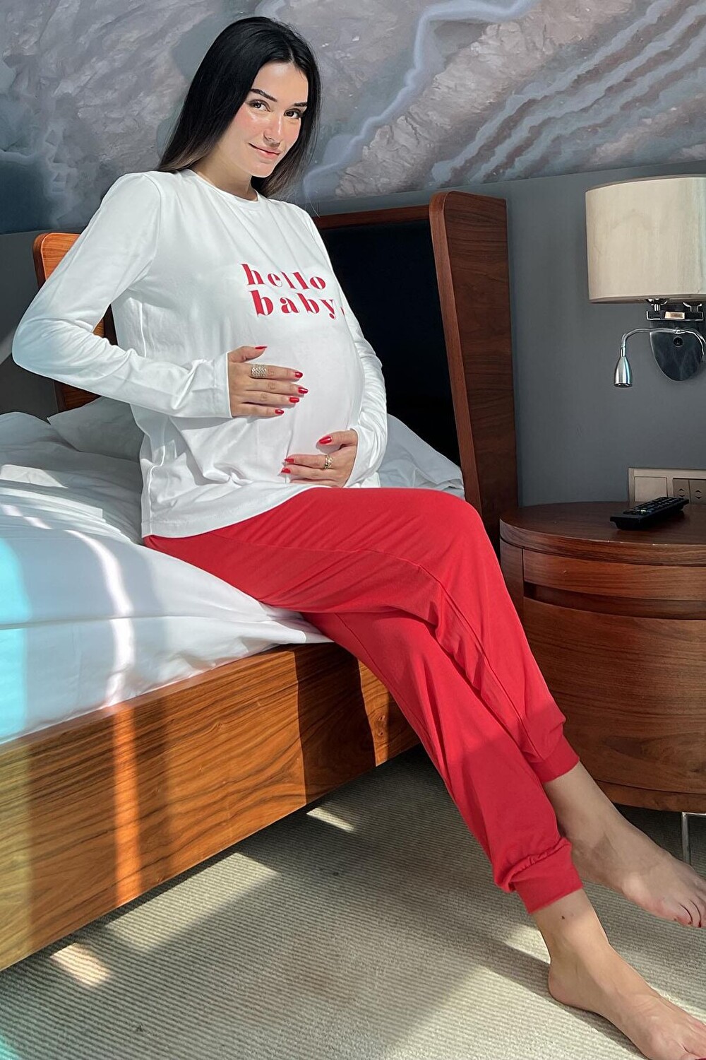 

Пижамный комплект цвета экрю с длинными рукавами и принтом Hello Baby для беременных For You Mama