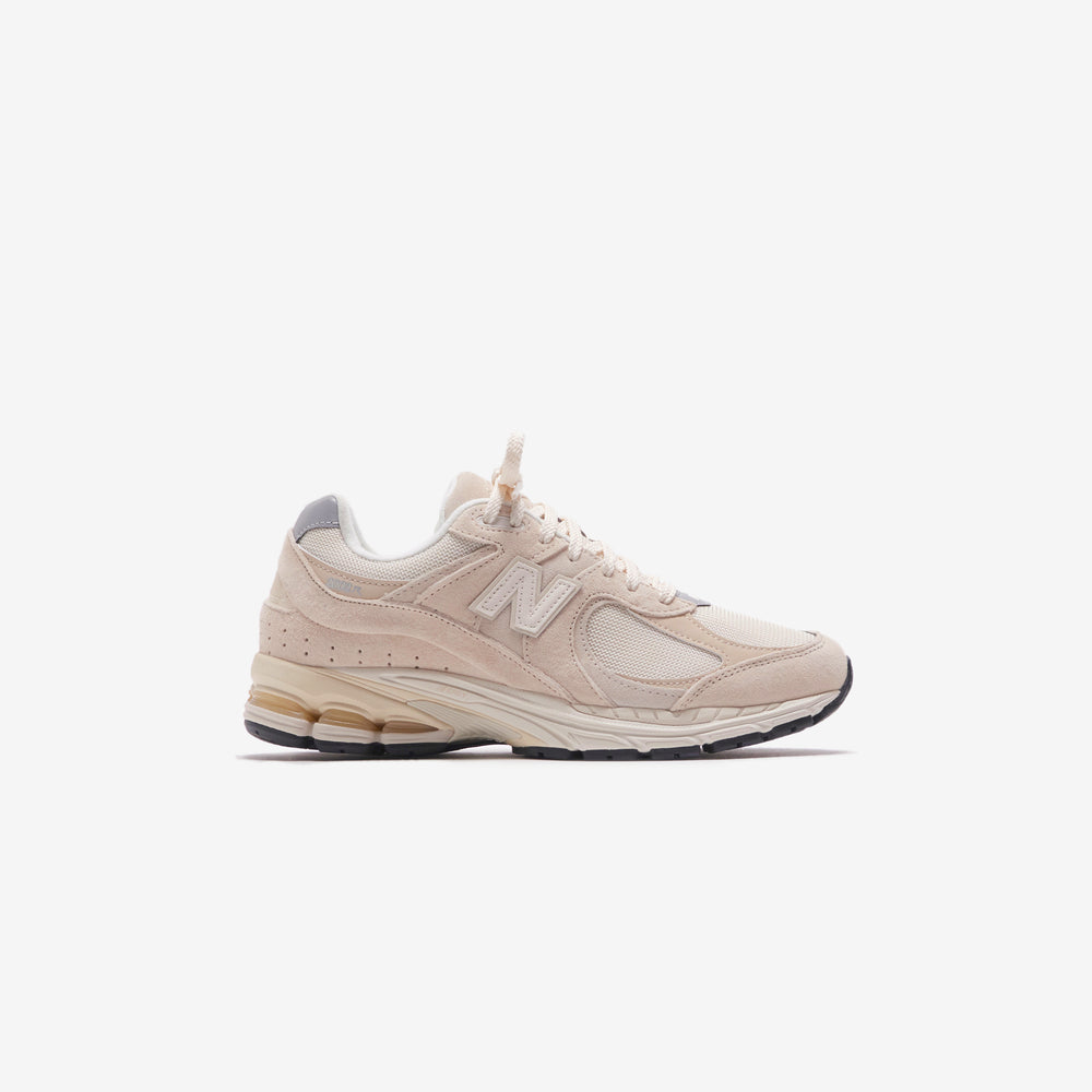 

Кроссовки New Balance 2002R, цвет Calm Taupe/Angora/Silver Metalic