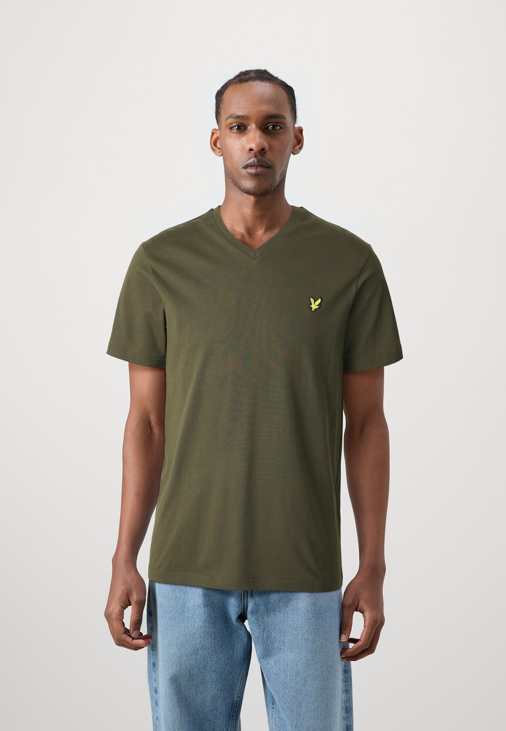 

Базовая футболка V Neck Lyle & Scott, оливковая