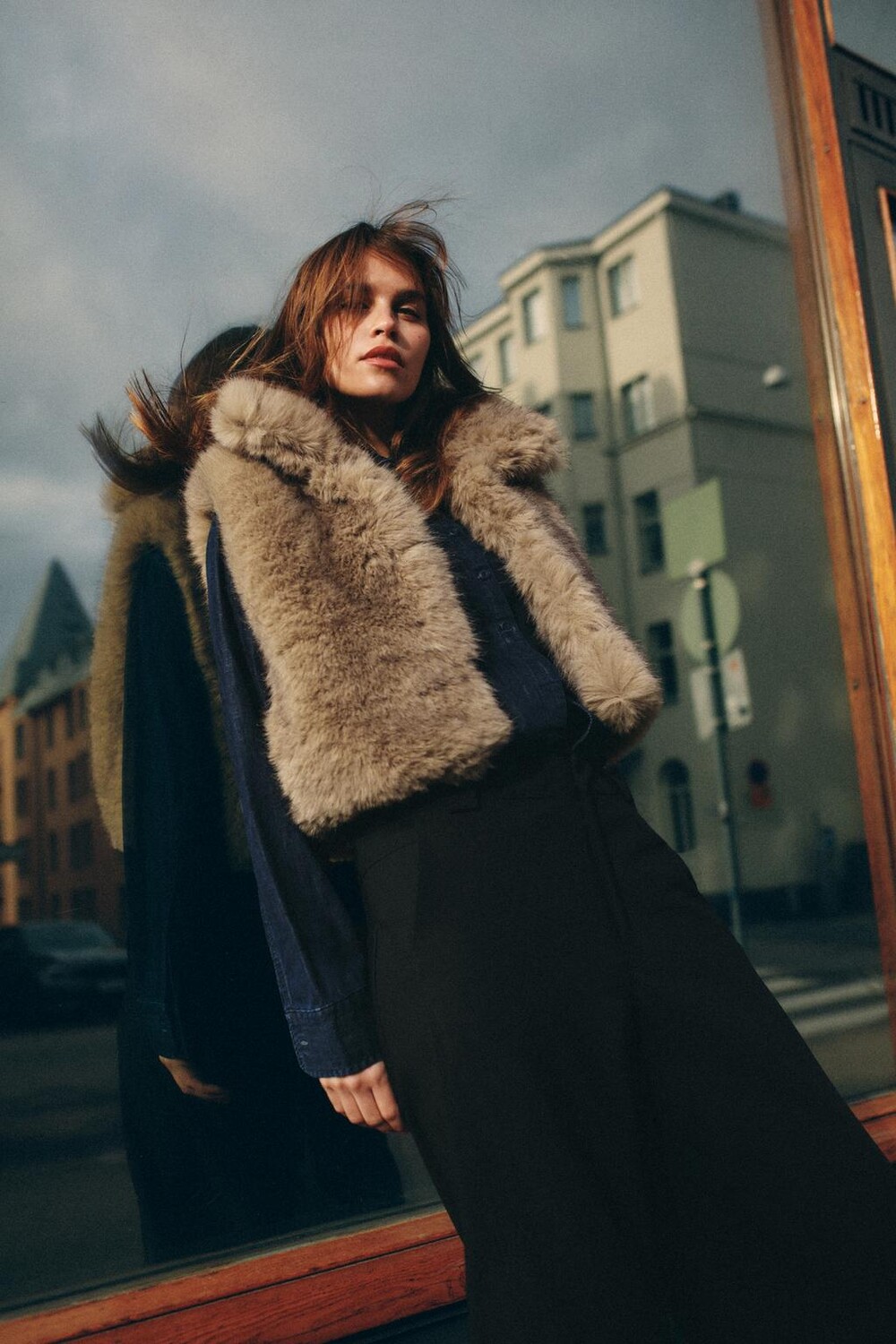 

Жилет из искусственного меха ZARA, светло-бежевый