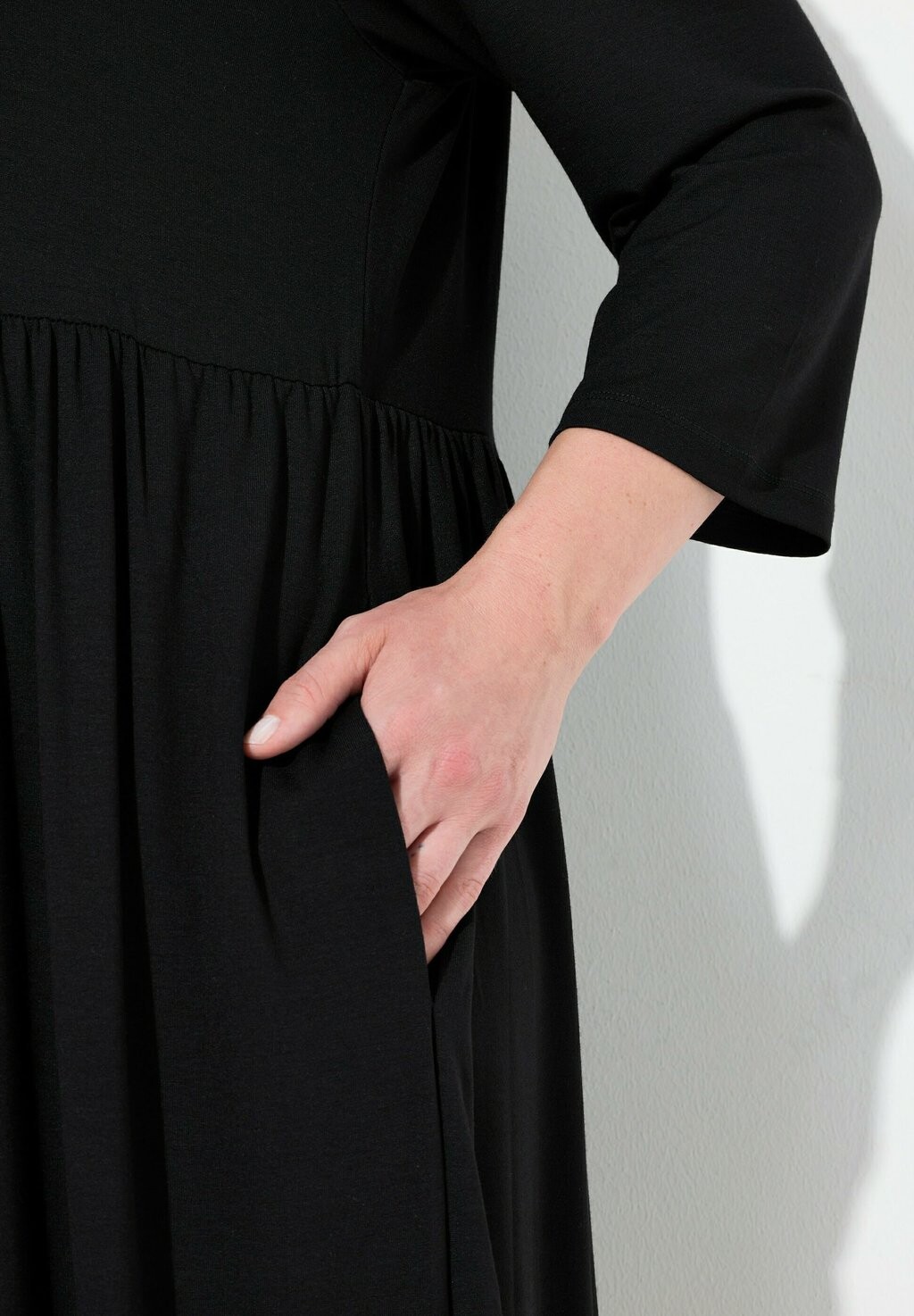 

Платье макси SQUARE NECK STRETCH EMPIRE A-LINE POCKET Ulla Popken, черный