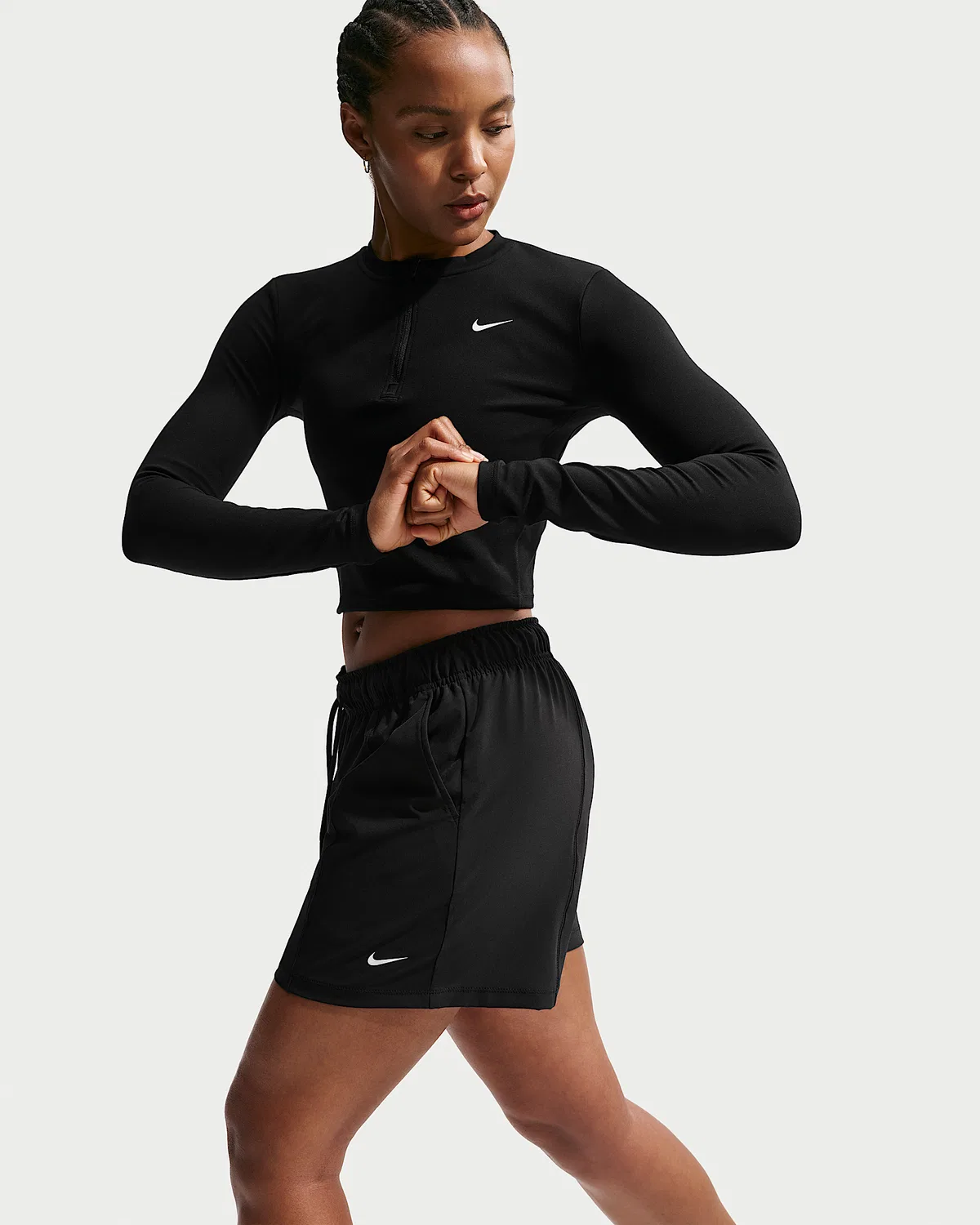 Женские шорты Nike One Woven, Black/White — фото 4